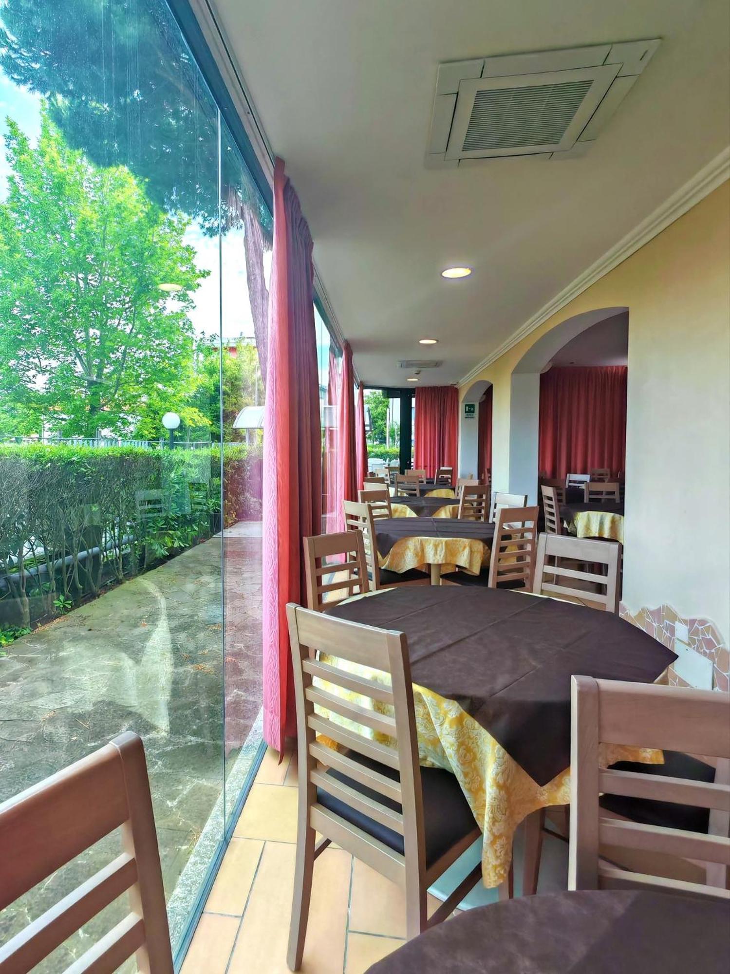 Hotel Etna - Nuova Gestione Romagnola All-Inclusive Spiaggia Parcheggio Риччоне Экстерьер фото