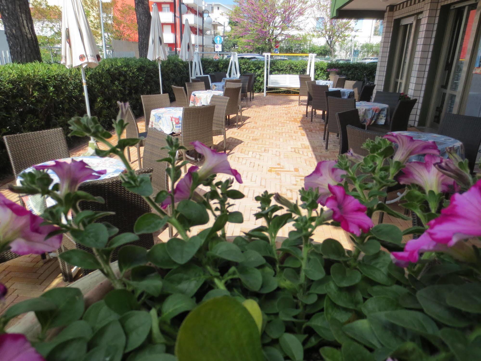 Hotel Etna - Nuova Gestione Romagnola All-Inclusive Spiaggia Parcheggio Риччоне Экстерьер фото