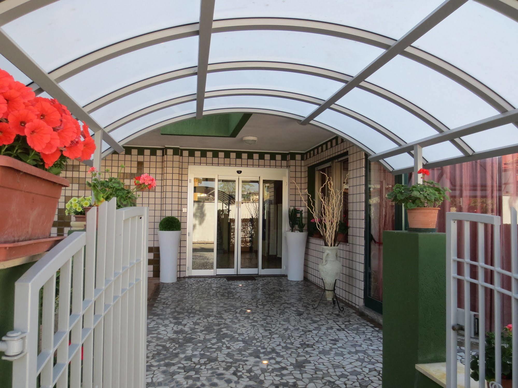 Hotel Etna - Nuova Gestione Romagnola All-Inclusive Spiaggia Parcheggio Риччоне Экстерьер фото