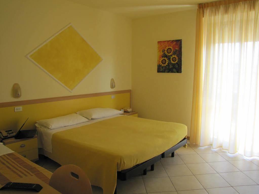 Hotel Etna - Nuova Gestione Romagnola All-Inclusive Spiaggia Parcheggio Риччоне Экстерьер фото